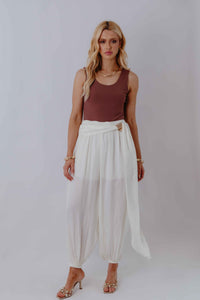 Calça Pantalona com Cintura Transpassada
