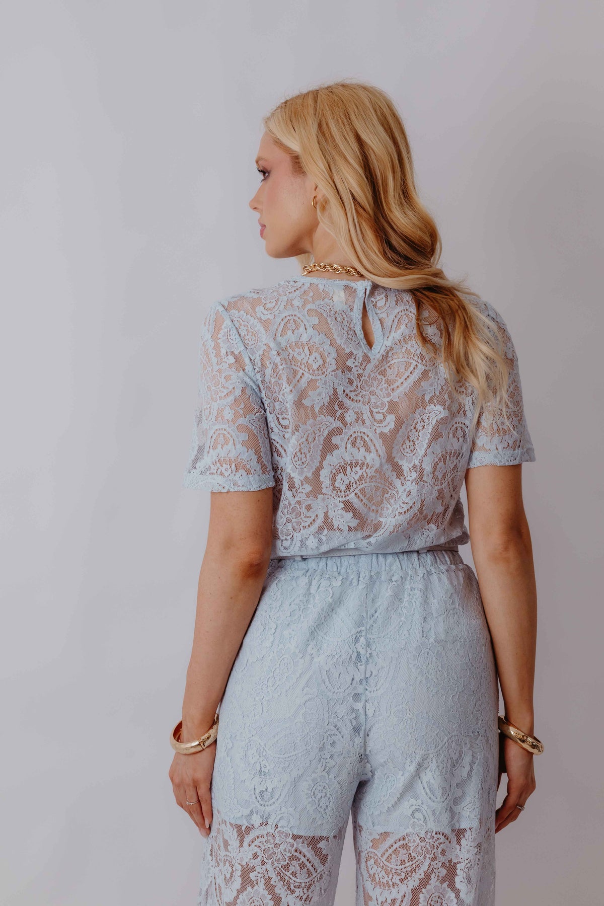 Conjunto de Blusa e Calça Em Renda Com Cinto